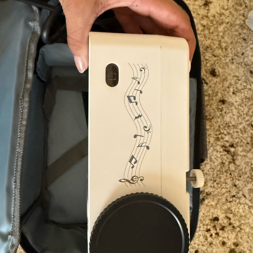 Silver Portable Projector - Picture 4 of 6